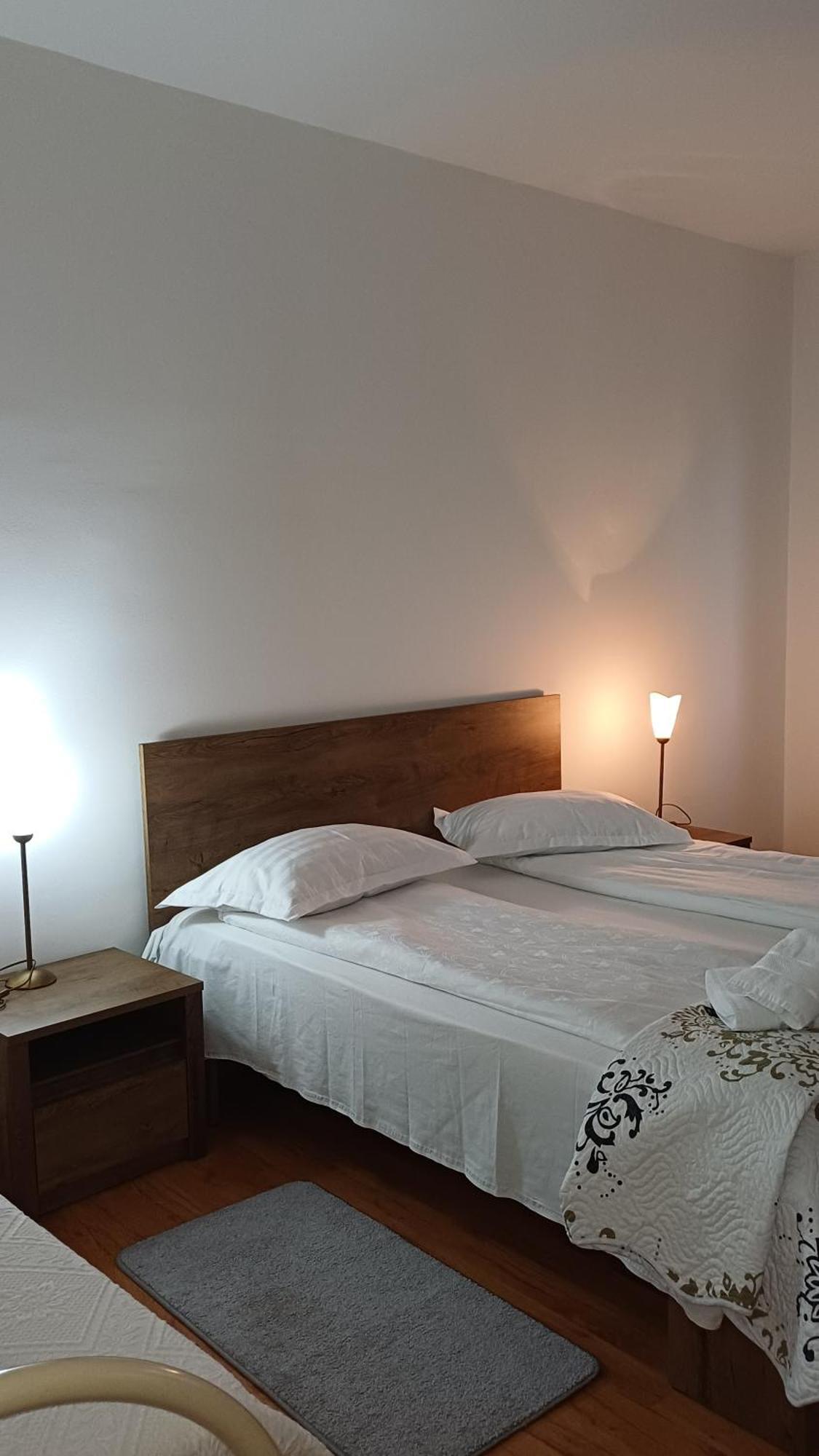 Affittacamere Casa Monica Dragus Esterno foto